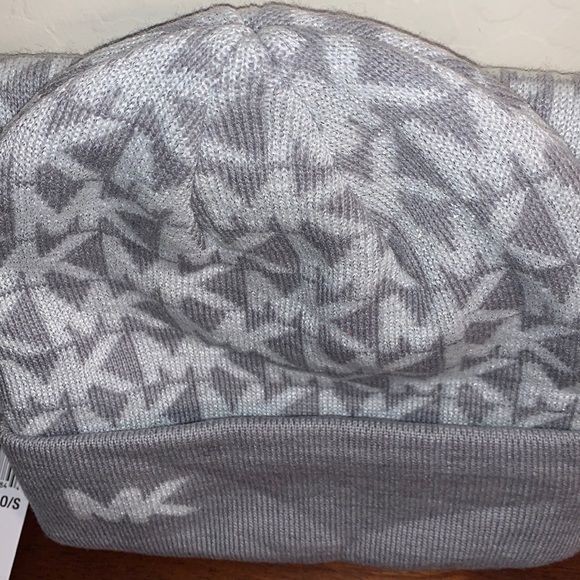 MICHAEL KORS BRAND NEW WITH TAGS SPARKLE LOGO MATCHING HAT & SCARF SET - Picture 5 of 8